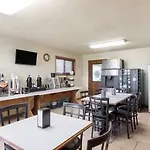 Knights Inn - Chanute 